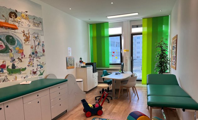 Foto von Dr. Johanna Harris | Kinderarzt