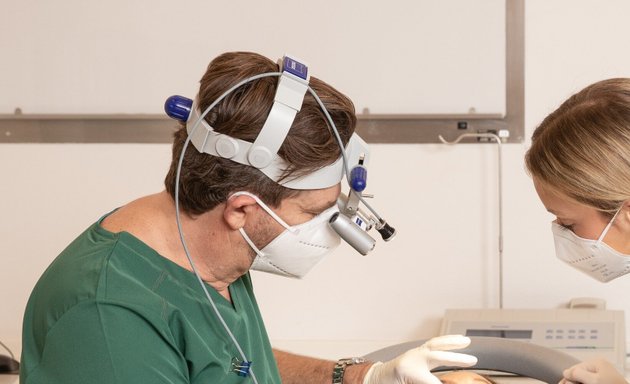 Foto von Spezialist für Implantologie und Parodonotologie | Zahnarzt | Dr. med. Matthias Mayer