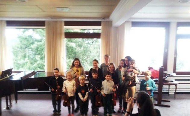Foto von Geigenunterricht vom Dipl. Geigenlehrerin in Zürich