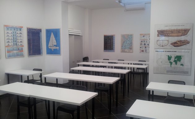 foto AVUI - Scuola e Servizi per la Nautica