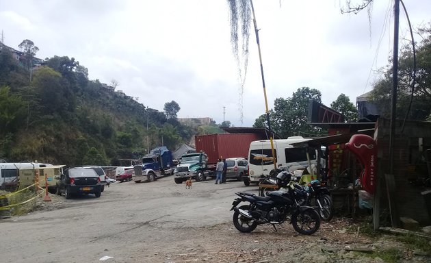 Foto de Parqueadero La Ladrillera