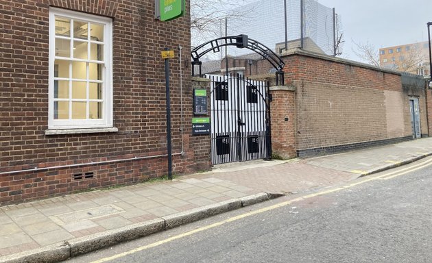 Photo of Whitechapel Jobcentre Plus