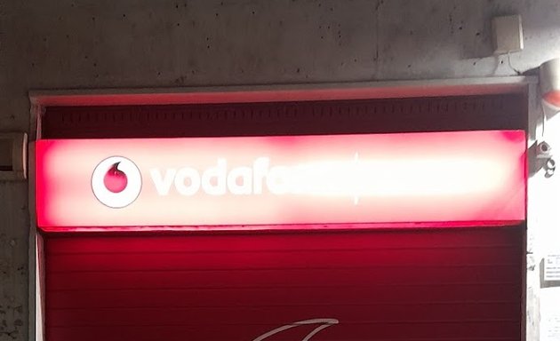 foto Vodafone Store | Magna Grecia