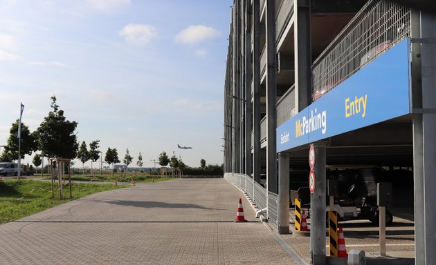 Foto von McParking Parkhaus Bohnsdorf Flughafen BER Berlin Brandenburg