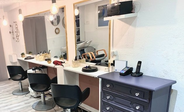 Photo de Laurethan - Salon de coiffure à Jolimont Lissage Brésilien