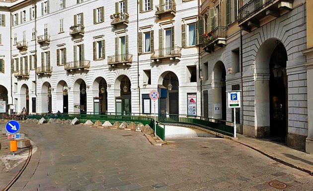foto Parcheggio ACI Roma-San Carlo-Castello - ingresso di Piazza Carlo Felice