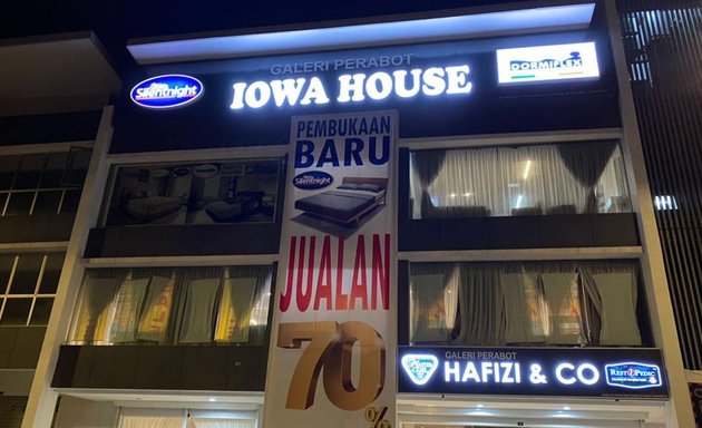 Photo of Galeri Perabot Iowa House • Bangi Hafizi & co