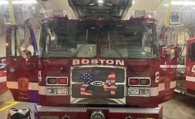 Photo of Boston Fire Department Engine 4 Ladder 24
