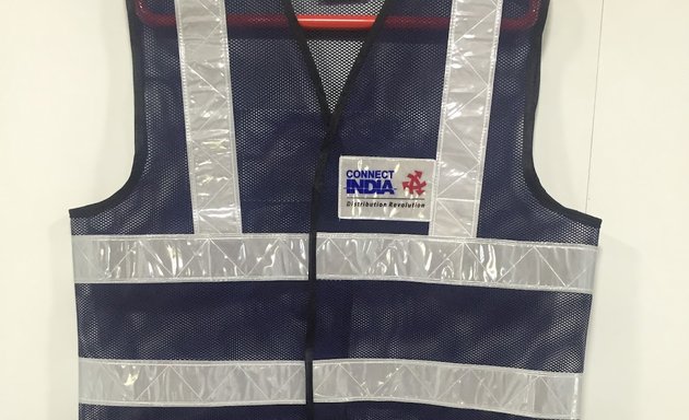 Photo of Reflective Safety Vests Wear in Mumbai