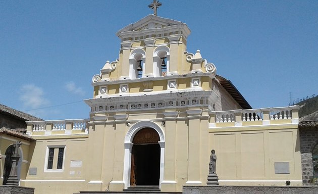 Foto de Iglesia Católica Santa Rosa y Santa Clara de Pomasqui