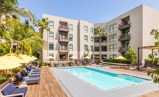 Photo of Eastown Apartments (Hollywood, CA)