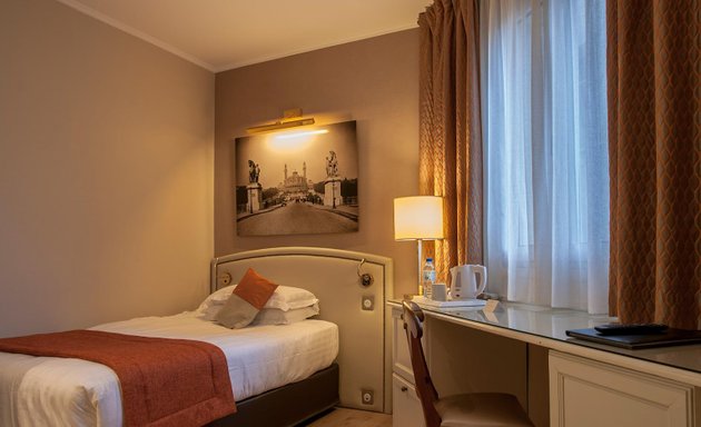 Photo de Best Western Hôtel Au Trocadéro