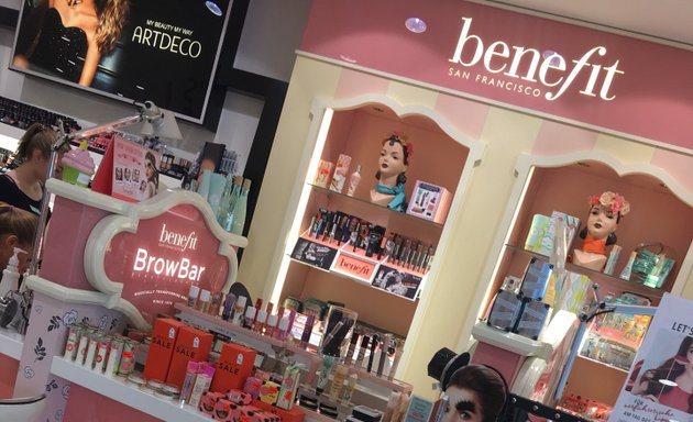 Foto von Benefit Cosmetics Brow Bar