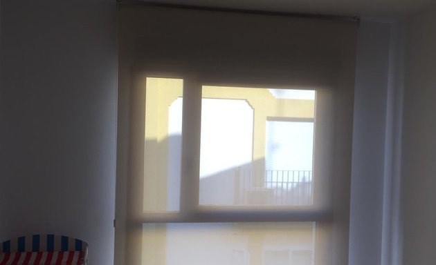 Foto de PERSIANAS FELAGO Toldos ventanas mamparas de baño mosquiteras cortinas