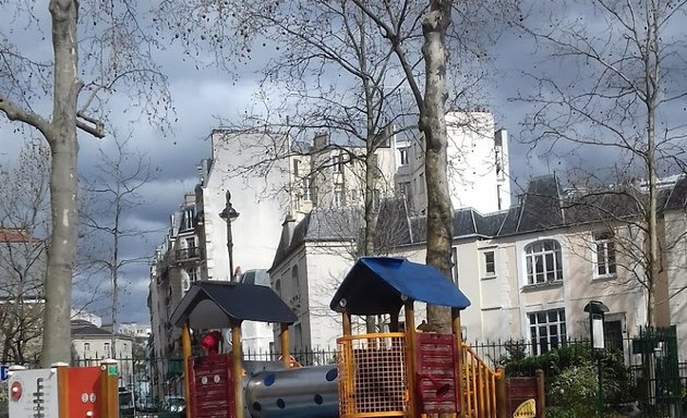 Photo de Place de l'Abbé Georges Hénocque