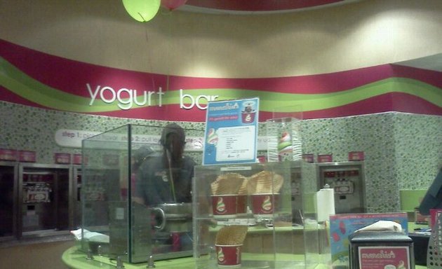 Photo of Menchie's Frozen Yogurt