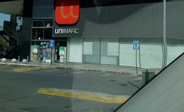 Foto de Strip Center Unimarc Rojas Magallanes