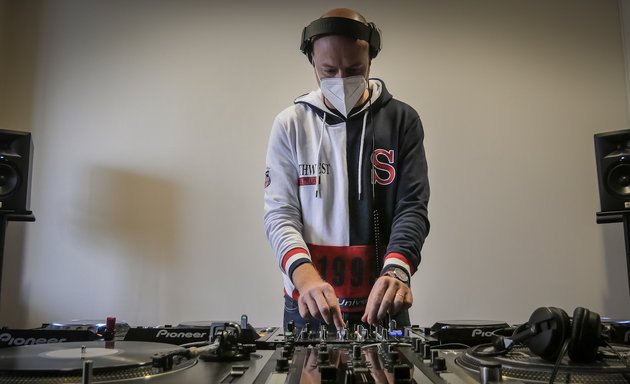 Foto de Baffle Djs | Escuela de DJs y Producción de Música Electrónica de Bilbao