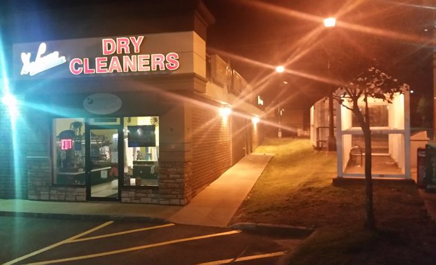 Photo of Deluxe Dry Cleaners