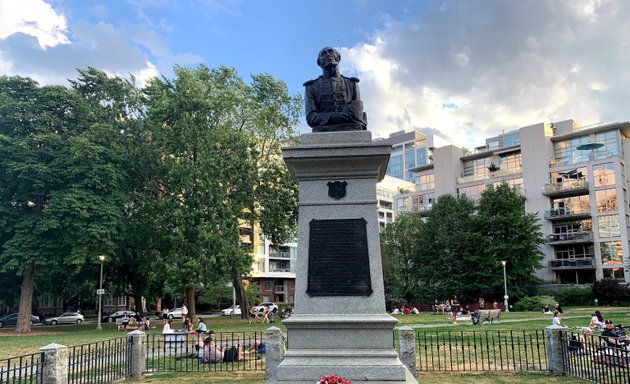 Photo of Victoria Memorial Square