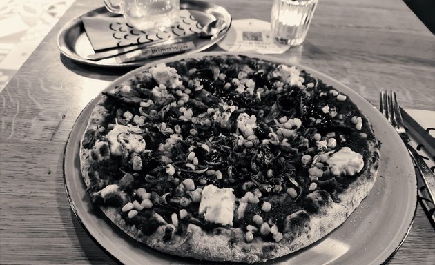 Foto von Stripped Pizza