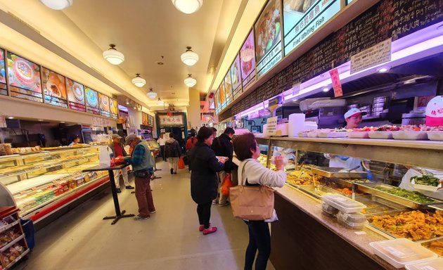 Photo of Deluxe Food Market