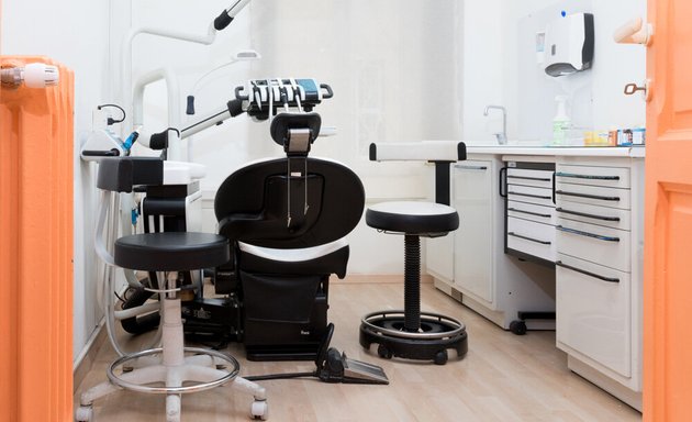 foto Carbone Advanced Dentistry - Implantologia guidata Roma