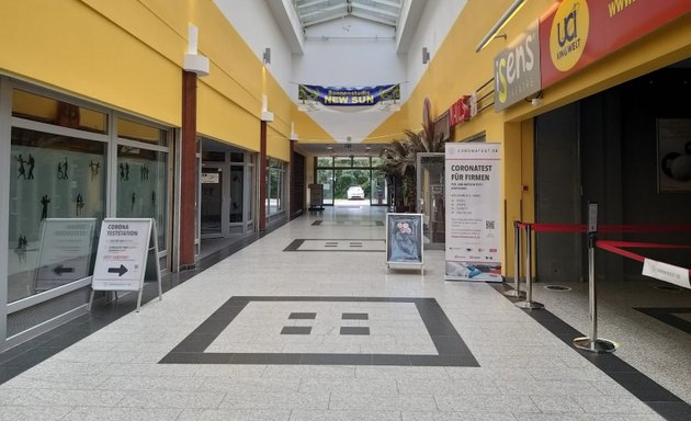 Foto von Coronatest Berlin, S Marzahn (UCI Kinowelt am Eastgate)