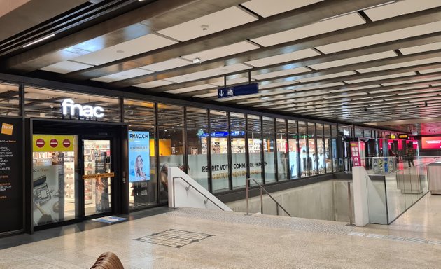 Foto von Fnac Genève Gare des Eaux-Vives