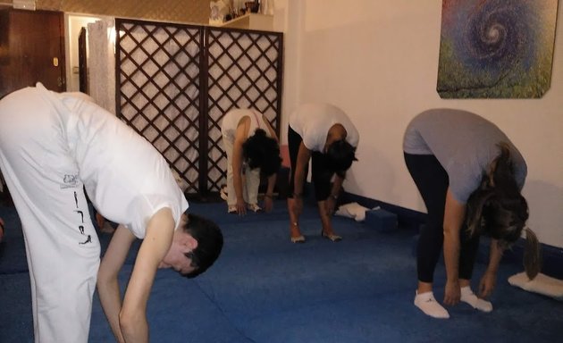Foto de Escuela de Yoga 'PLAZA NUEVA' - Sanatana Dharma Bilbao