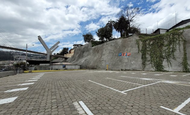 Foto de Estacionamiento Cumanda
