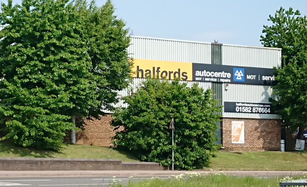 Photo of Halfords Autocentre Luton