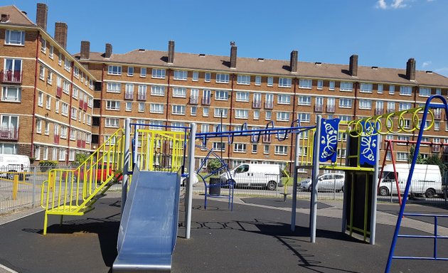 Photo of Armfield Crescent play area