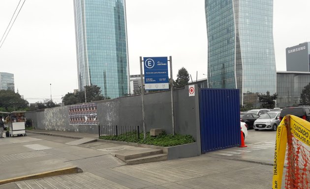 Foto de Estacionamiento Los Portales