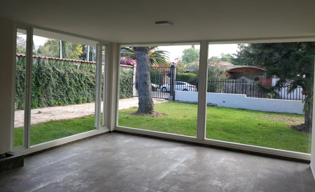 Foto de LENNORT TRABAJOS EN ALUMINIO ARQUITECTONICO, Pergolas, Division de Interiores, Cortinas de Baño Aluminio y Vidrio, Cabinas