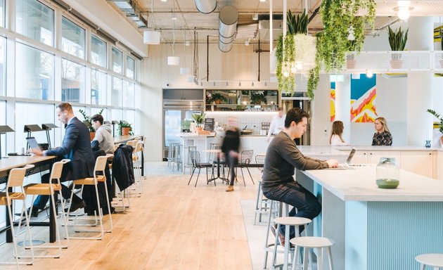 Foto von WeWork - Odeonsplatz - Private Büroflächen und Coworking