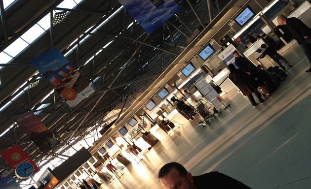 Foto von Fernbus Bahnhof Köln/Bonn Airport