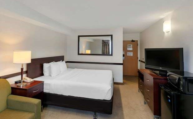 Photo of Quality Hotel & Suites Montreal East