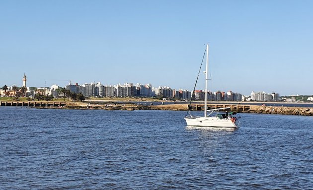 Foto de Restorán del Yacht Club Uruguayo La Rosa de los Vientos