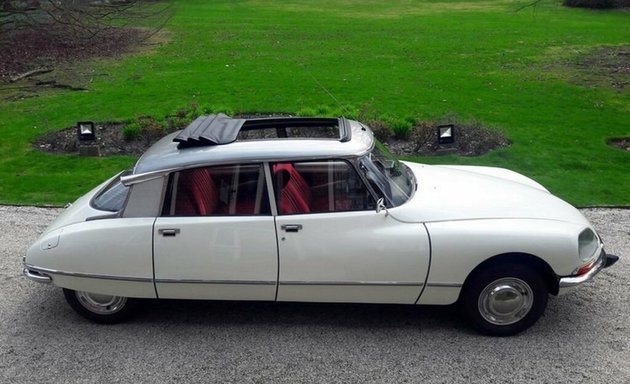 Photo de Regencia Transfert - Location Citroën DS avec chauffeur - Paris City Tour