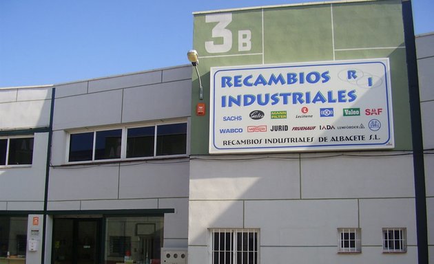 Foto de Recambios Industriales de Albacete SL