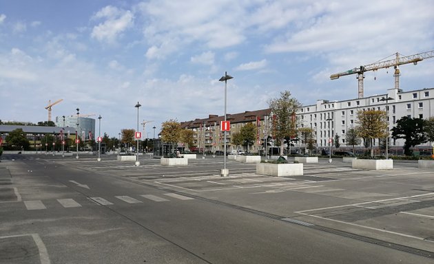 Foto von Kundenparkplatz Möbel Höffner Berlin-Schöneberg