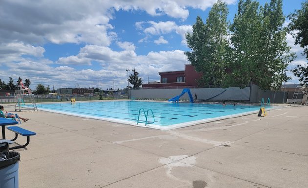 Photo of Forest Lawn Outdoor Pool