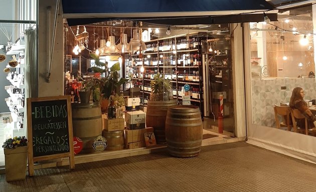 Foto de Degusto - Tienda de Bebidas y Delicatessen