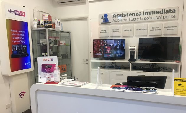 foto Sky Service Linkem Store Roma