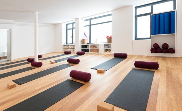 Photo de Qee Boulogne : Yoga et Pilates - Cours et ateliers