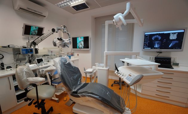 Foto de Doctor Malfaz (Endodoncia - Microcirugía Endo, Traumatología Dental y Tomografía Volumétrica CBCT)