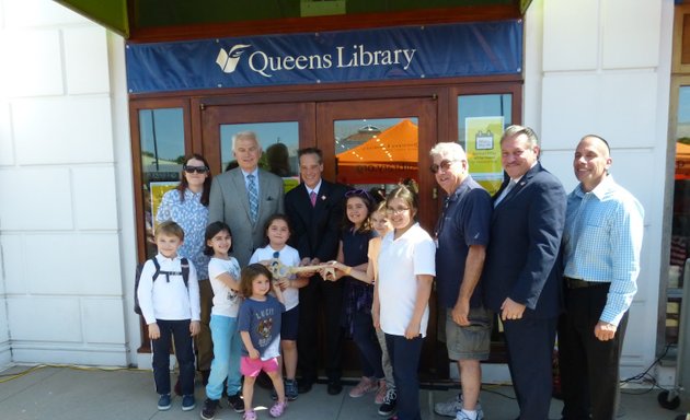 Photo of Queens Public Library at Glendale