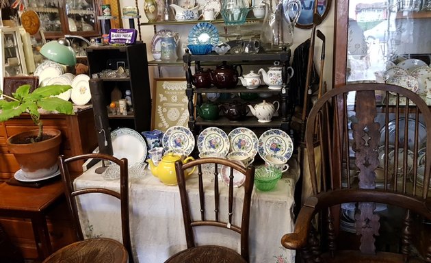 Photo of Také Antiques