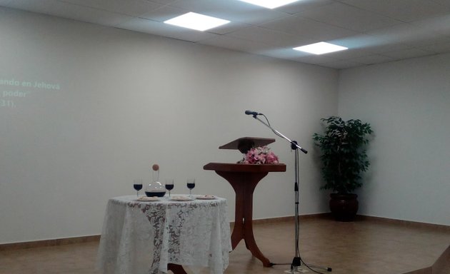 Foto de Salon Del Reino De Los Testigos De Jehova